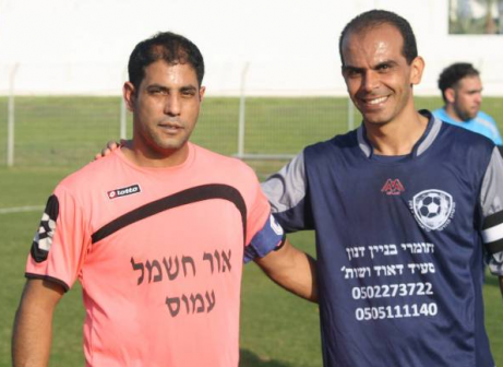 דרבי לכל דבר. מוניר עלי ומומי פזרקר (מיכה פישנזון)