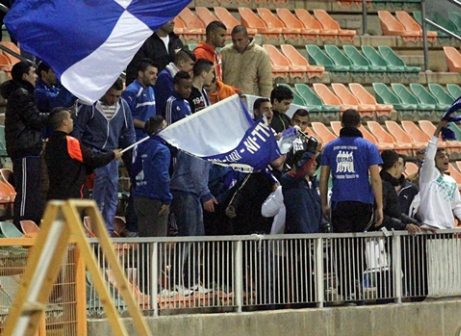 לא נשארו חייבים. אוהדי בית שאן אתמול בלויטה (צילום: לירן דורף)