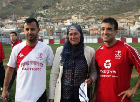 דרבי אישי. משפחת חמודה: ג'יהאד מבועיינה, האמא ושאדי ממג'דל (מובאדה פרחאת)