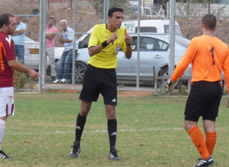 הראה אצבע משולשת או לא? אבו חאמד (גיא גולדפרב)