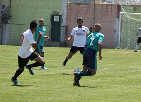 אדיר דנין (בלבן) (צילום: אנטולי רובינסקי)