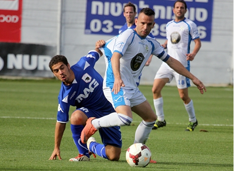 איתי ארז ויובל עופרי במאבק (לירן דורף)
