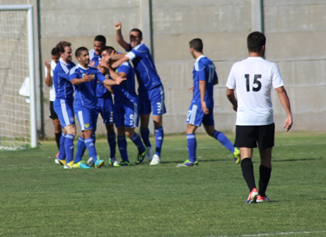 שחקני כרמיאל/צפת חוגגים עם אלבז (עודד חסין)