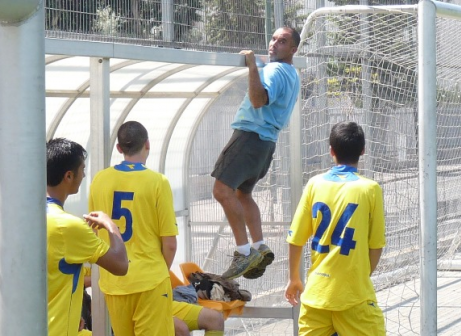 יעלו ליגה? מאמן השקמה, אבי עזר