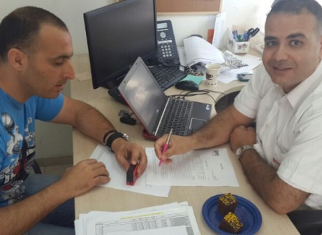 דניאל יוסף (מימין) מנהל שיווק צפון של באדג'ט (יח