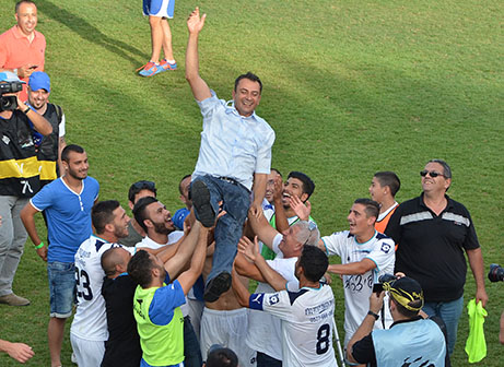 בן דוד באוויר יחד עם השחקנים (ארנון לוי)