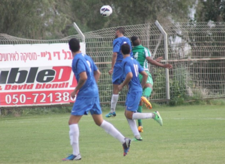 אולטימטום להנהלה. שחקני בית שאן (בכחול. אחמד עזאיזה)