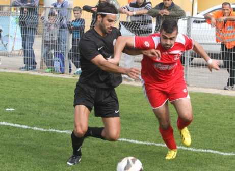 נשאר ולא הצטער. דנין (בשחור. שלומי גבאי)