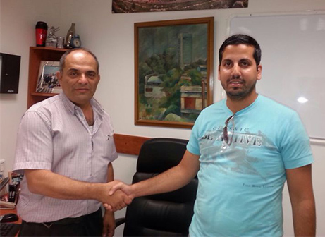 בן שושן במעמד החתימה