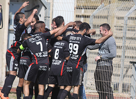 יש יותר כיף מניצחון בגביע? שחקני גבעת אולגה חוגגים (שלומי גבאי)