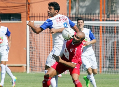 ג'ורג' ועזריה נאבקים בשישי. יופי של פתיחה לליגה א' דרום (לירן דורף)
