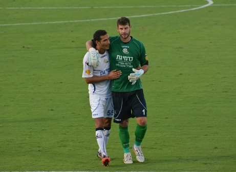 לא רוצה לספוג. אברבנל (מימין) ועומרי כהן (באדיבות עמוד הפייסבוק של עירוני 