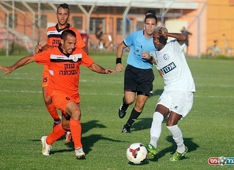 יביא לאשקלון ניצחון? יחיאל צגאי מימין (לירן דורף)