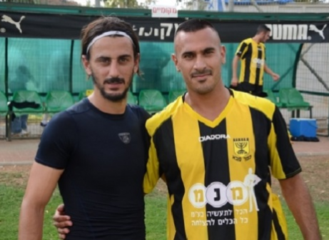 מהלך מנצח של מגנים. עמרן (מימין) והררי (אמיר אזון)