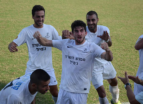 רינשטיין חוגג אחרי השער (אמיר אזון)