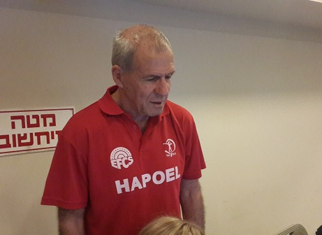 פעיל בניהול השוטף של הספורטיאדה. אורנשטיין מתדרך (זיו אמויאל)