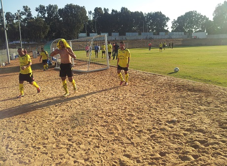 שלושער שגמר את המשחק במחצית הראשונה. חג'יר בלי חולצה