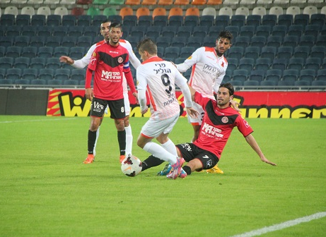 מזרחי גולש על עגייב (עדי אורן)