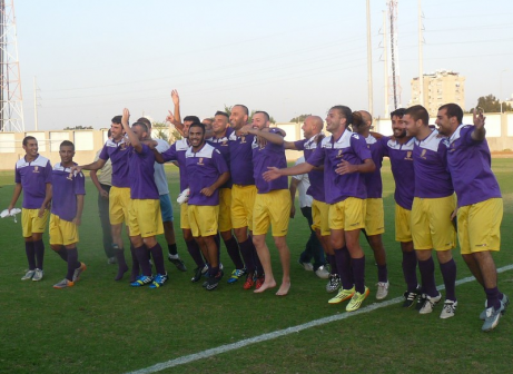 עדיין מושלמים. שחקני חולון יניב (אלי שמואלי)