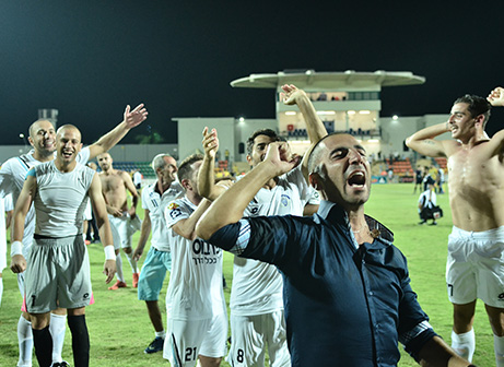 ישמחו ככה גם בדרך לגמר? בוסקילה והשחקנים (ארנון לוי)