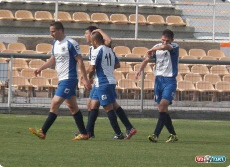 חזרו לנצח. שחקני הפועל נהריה (מיכה פישנזון)