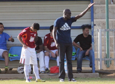 יעזוב את הפועל רהט? וואחיד אלסנע (מימין)