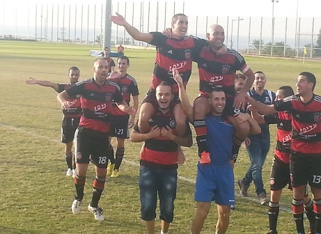 שחקני טירת הכרמל. יחגגו גם מול פרדס חנה? (ערן רז אור)