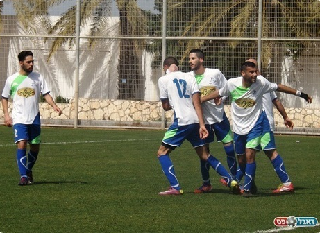 הכל היה ורוד בעונה שעברה, עכשיו קצת פחות. שחקני צפת (אבי פפיס)