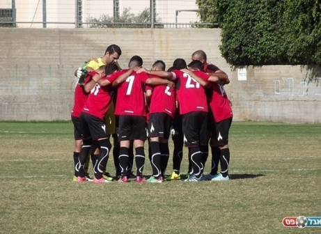 דוהרים לעלייה. שחקני הפועל כפר כנא (עלאא בדארנה)