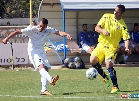 נפרד. אלירן מגול מימין (לירן דורף)