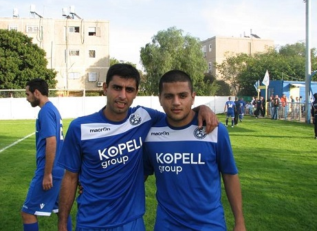 שער ניצחון גדול. דיאב (מימין) עם מאור ג'נח (שמעון תורג'מן)