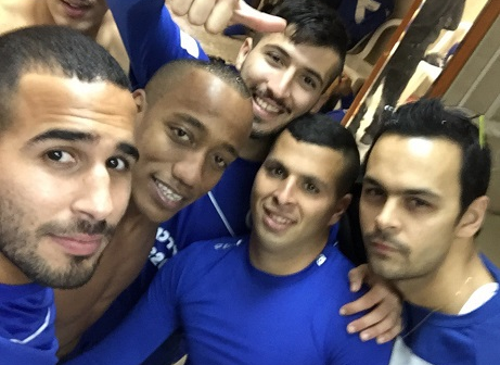 הנבחרת של צחי אילוז. האולגאים חוגגים בחדר ההלבשה