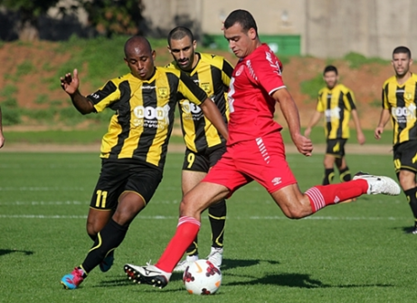 תלס מנסה לנער את דוס סנטוס וכהן (לירן דורף)