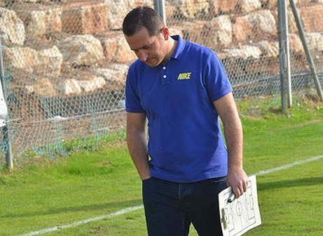 כבר לא מאמנה של חדרה, פלדמן (ארנון לוי)