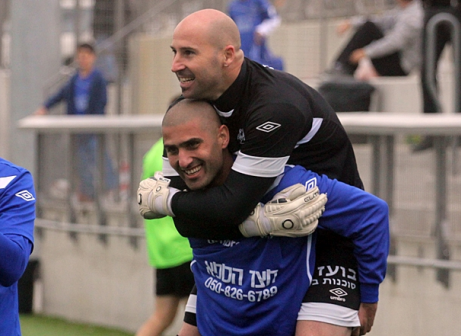 קרגולה ורוזנקוביץ' חוגגים, שעריים טיילה בדרך לנצחון (לירן דורף)