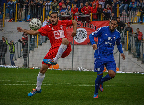 שחקנה של בקה, פוני (באדום) (וויסאם מוואסי)