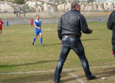 דוגלים בדו קיום. חמודה (אמיר שיבי)