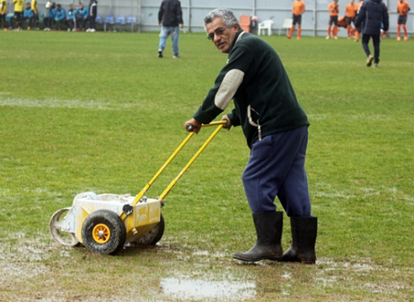 מנסים ללא הצלחה לסדר את הקווים היום במחנה יהודה (לירן דורף)