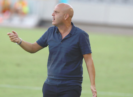 מאמן בני יהודה, יוסי אבוקיסיס (אלן שיבר, ערוץ הספורט)