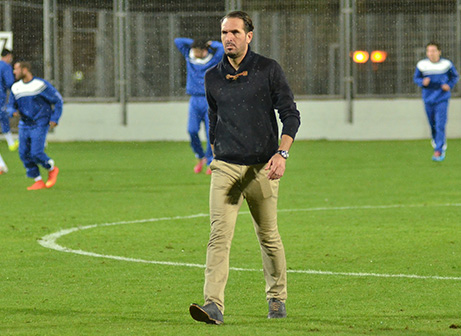 מאמן אולגה, צחי אילוז (ארנון לוי)