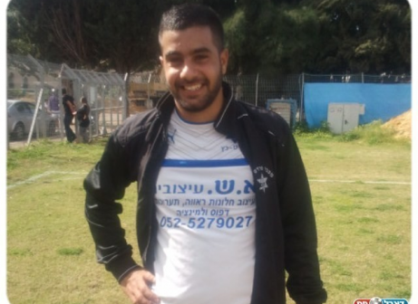 עמד בכבוד בשער. אייל זדה (אלי שמואלי)