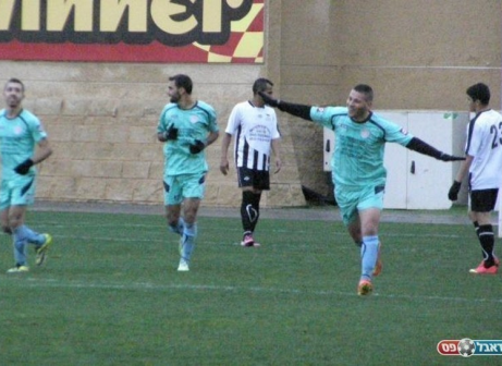 עם רגל אחת בפליאוף. אחי עכו (אמיר שיבי)