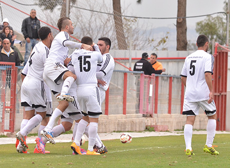 שחקני גלבוע חוגגים ניצחון חשוב (ארנון לוי)