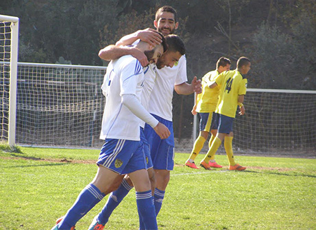 שחקני כרמיאל חוגגים (אמיר שיבי)