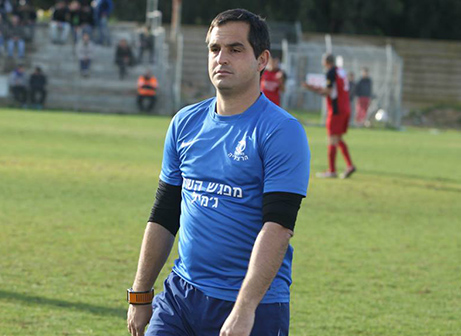 מאמנה של הרצליה. תומר אסולין (ארנון לוי)