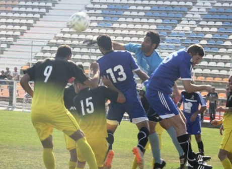 צהוב חמישי. לוי (במרכז. מיכה פישנזון)