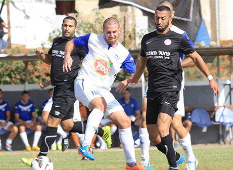 דניאל לוי שחקנה של יפו (במרכז) (קובי רוזן)