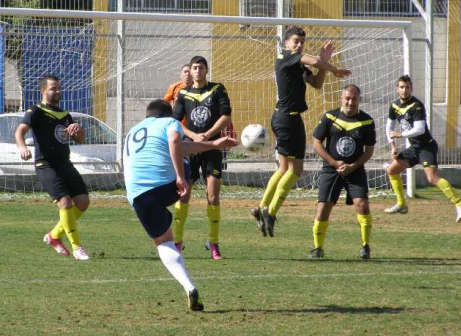 בבענה או בעילוט? שחקני דיר אל אסד (בשחור) (אמיר שיבי)