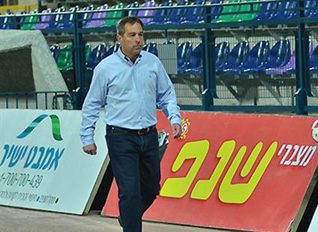 מאמן הפועל עפולה. ירון הוכנבוים (ארנון לוי)