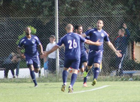 לא סופרים אך אחת. שחקני מחנה חוגגים את הניצחון על ב